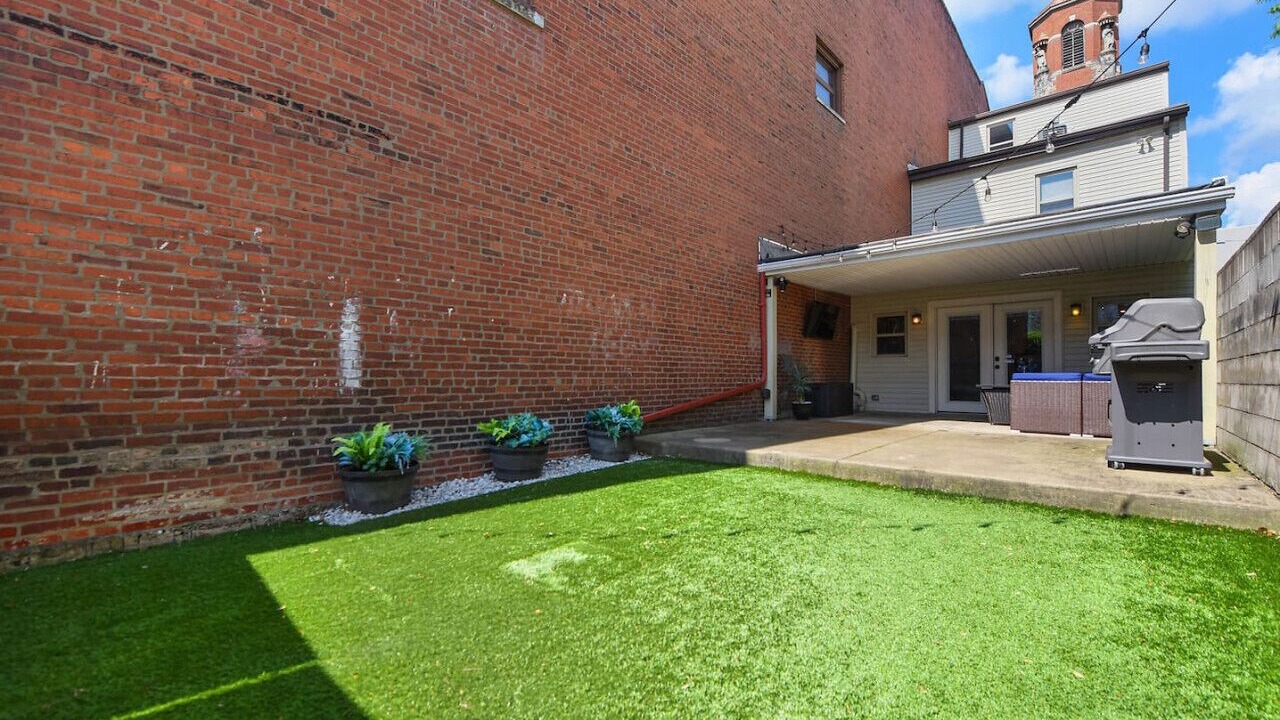 Photo of Patio Balcony in South Side Flats