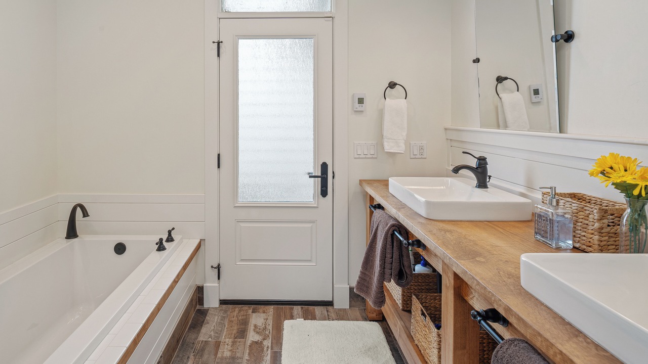Photo of Bathroom in Laclede
