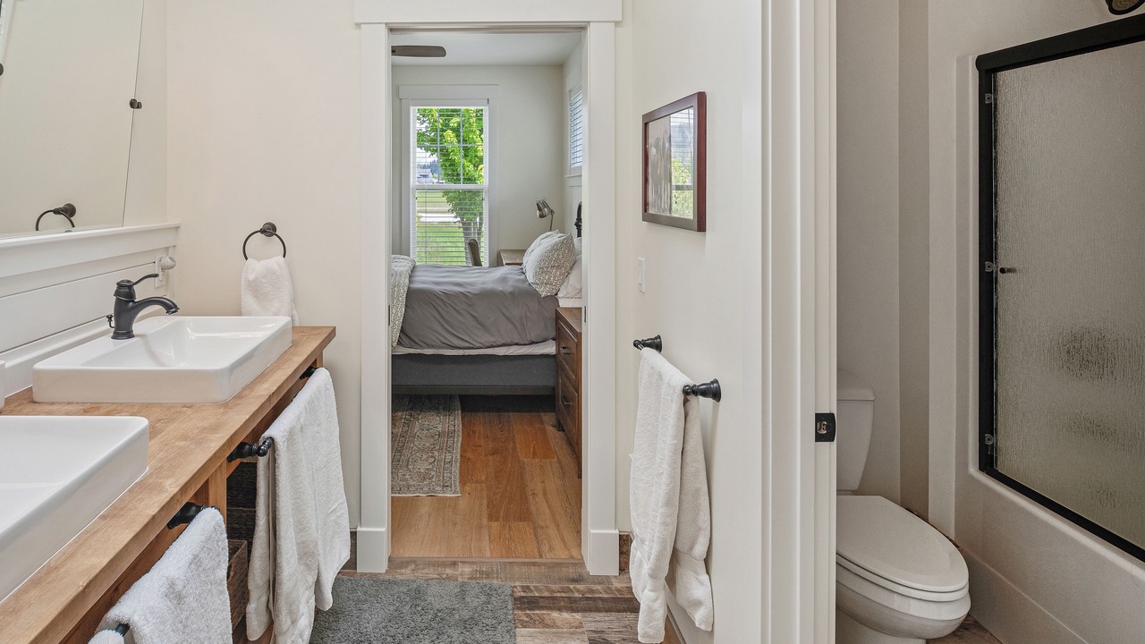 Photo of Bathroom in Laclede