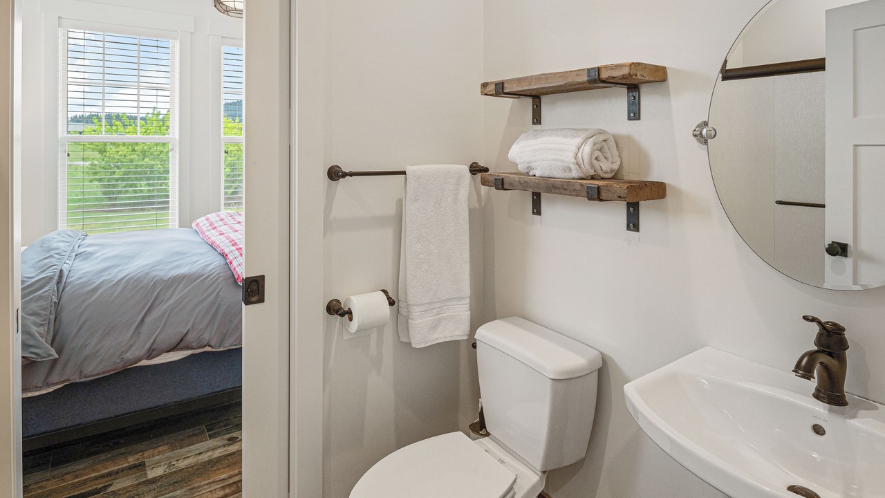 Photo of Bathroom in Laclede