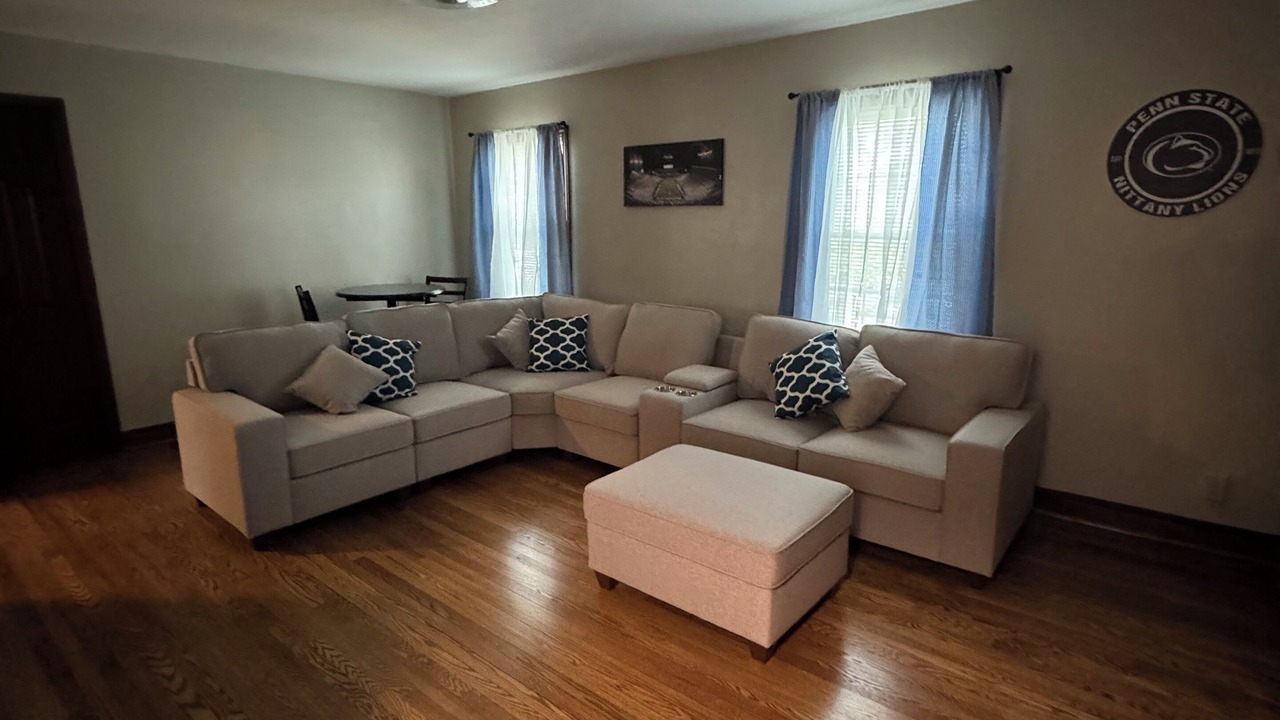 Photo of Livingroom in State College