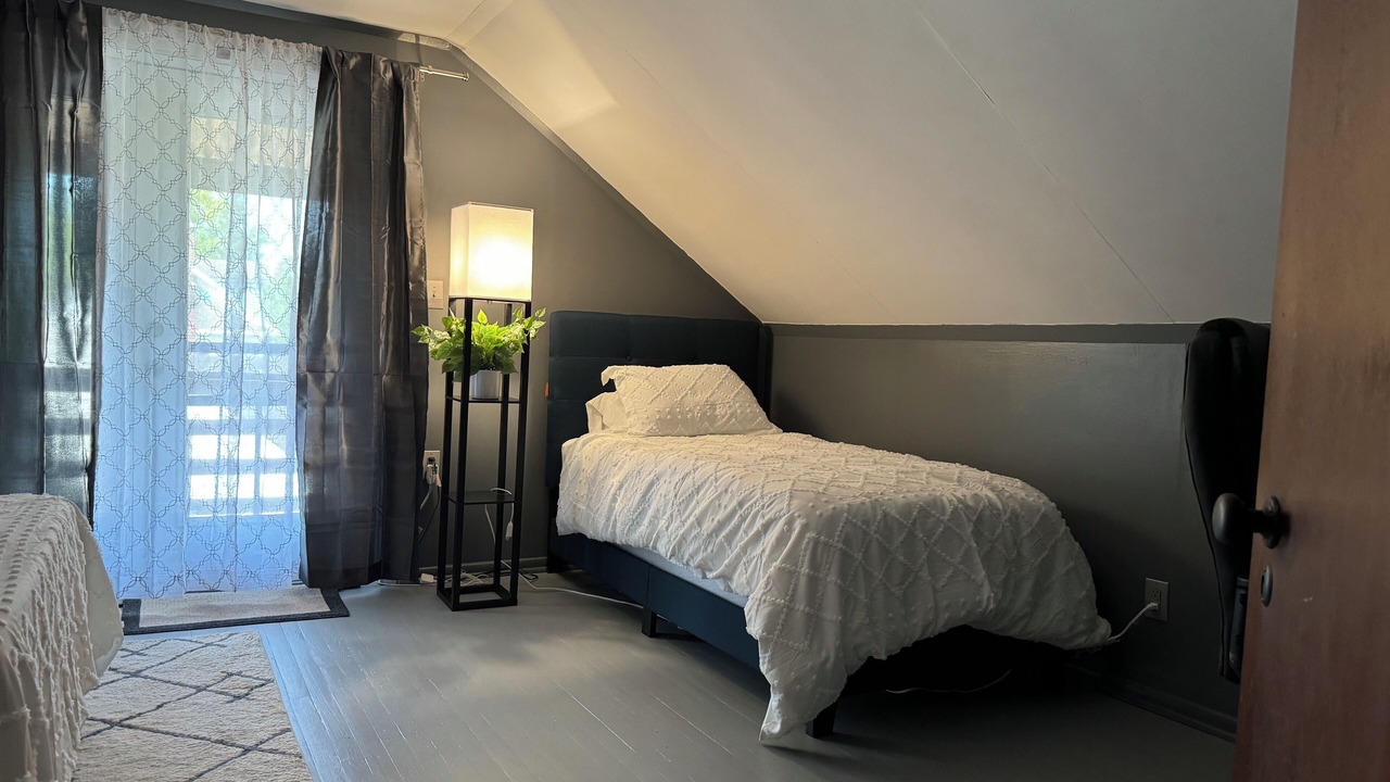 Photo of Bedroom in State College