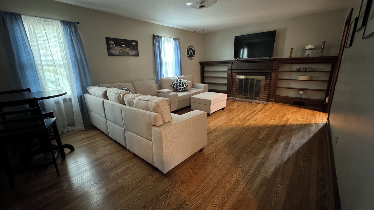 Photo of Livingroom in State College