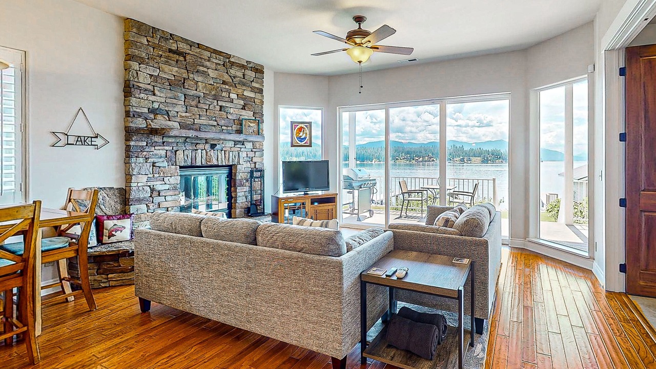 Photo of Livingroom in East Hope