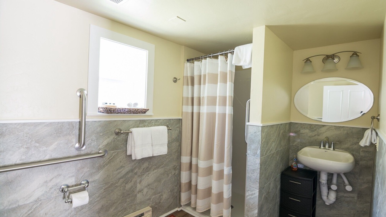 Photo of Bathroom in Gardiner