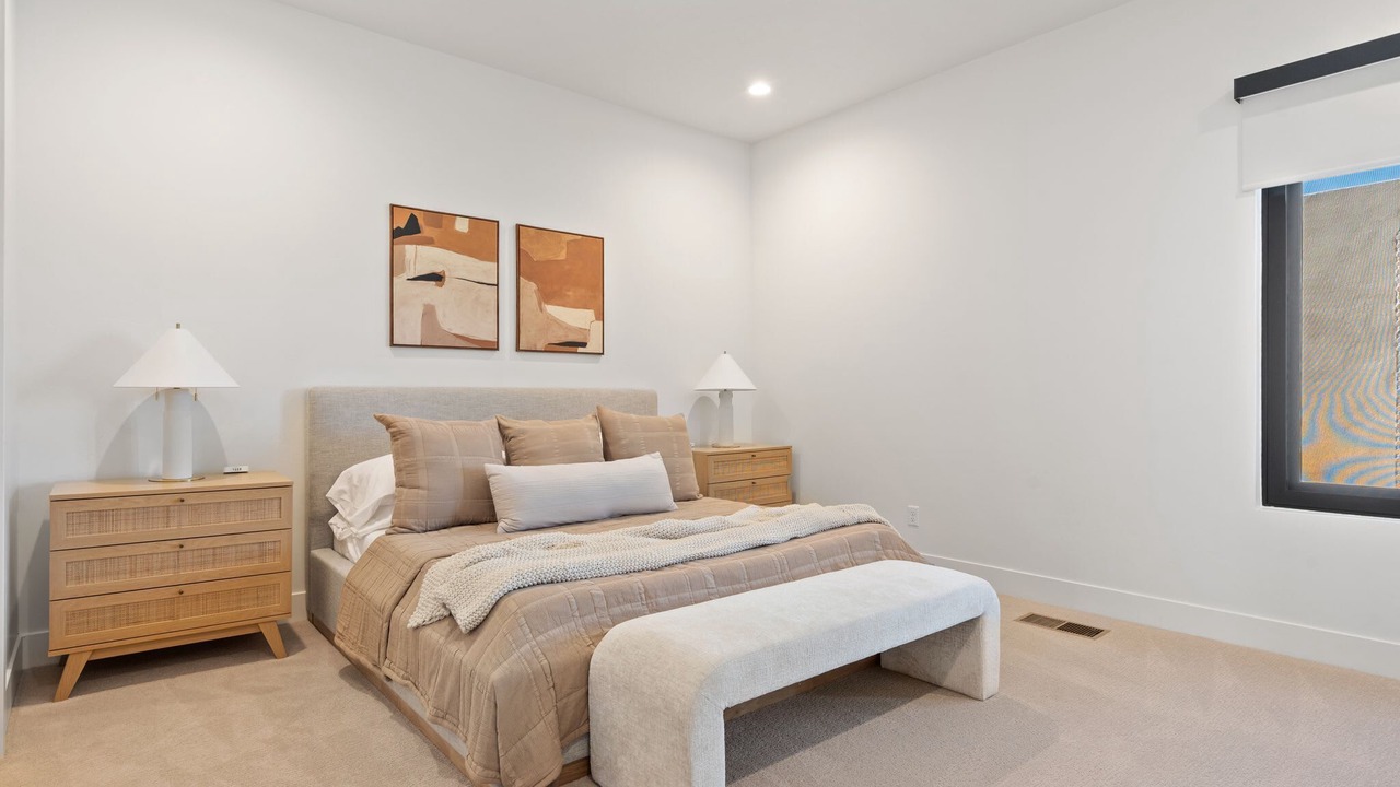 Photo of Bedroom in Hurricane