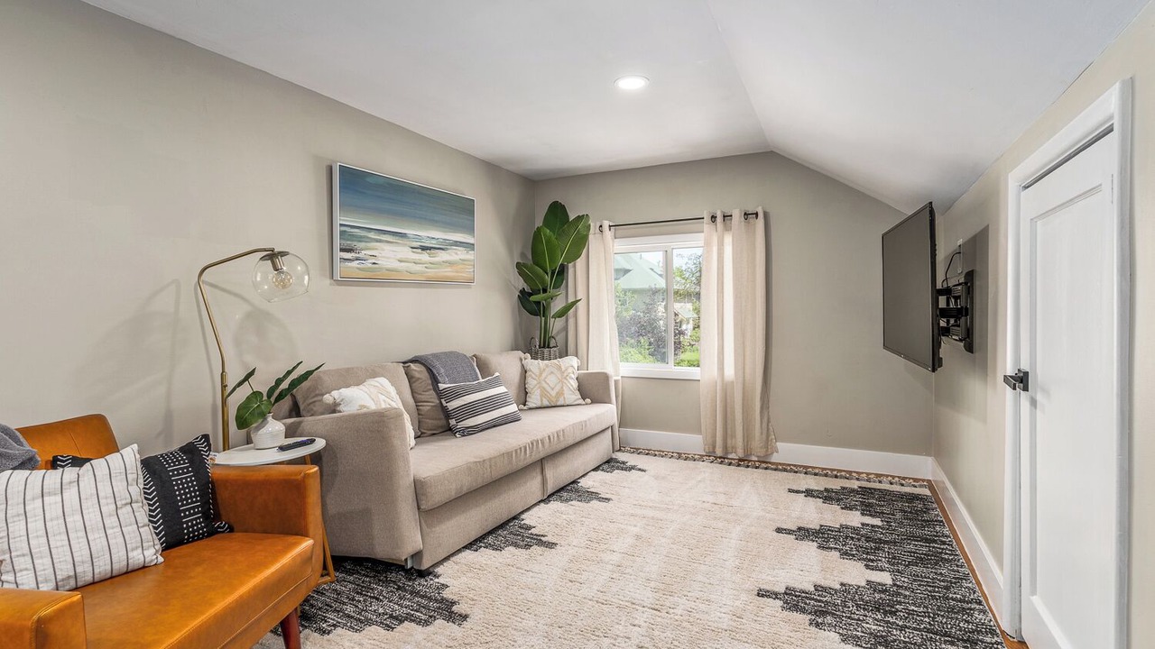 Photo of Livingroom in Cliff - Cannon