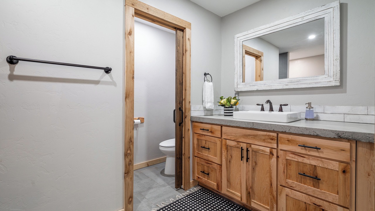 Photo of Bathroom in Island Park