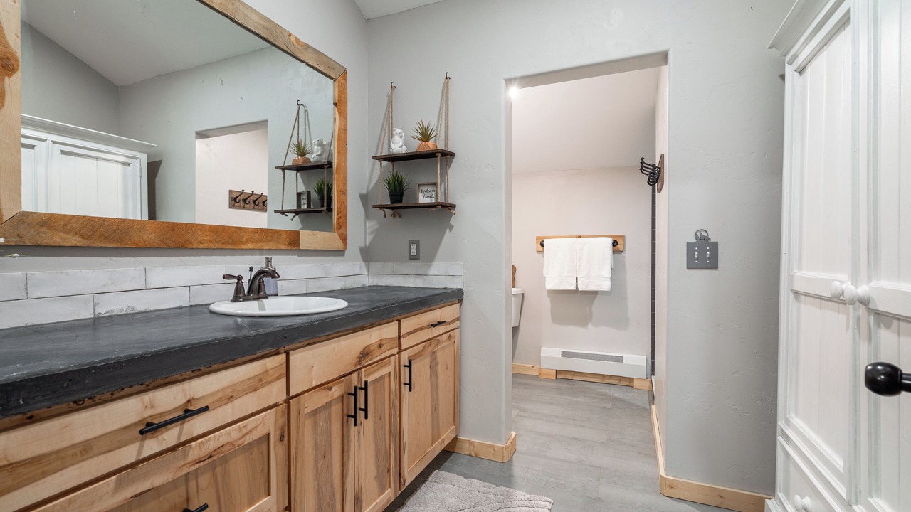 Photo of Bathroom in Island Park