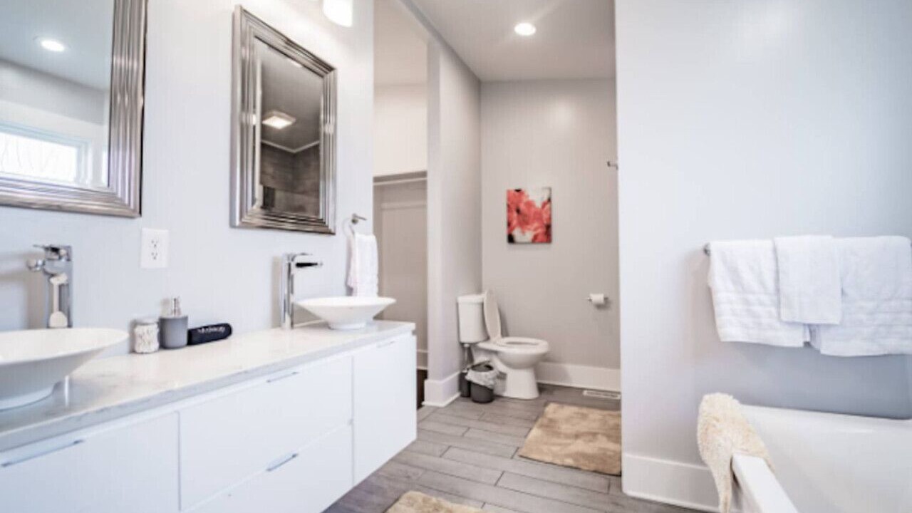 Photo of Bathroom in Fountain Square