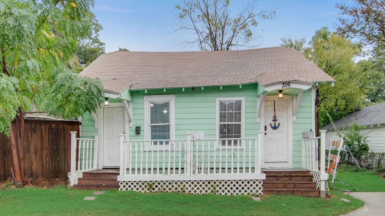 Photo of Outdoor in Junius Heights