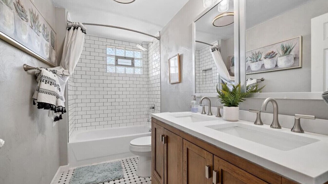 Photo of Bathroom in South Side Flats