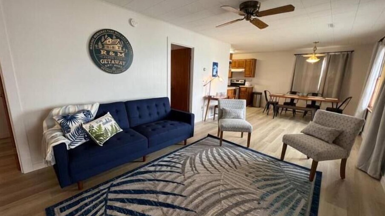 Photo of Livingroom in Detroit Lakes