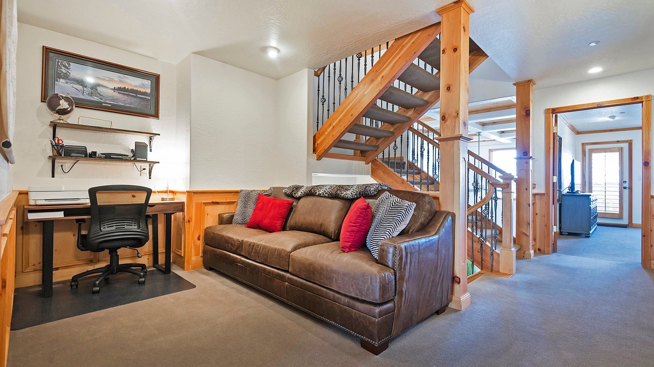 Photo of Livingroom in Midway