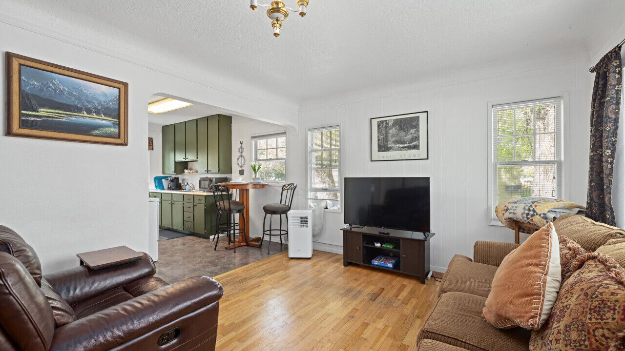 Photo of Bedroom in Central - Terry