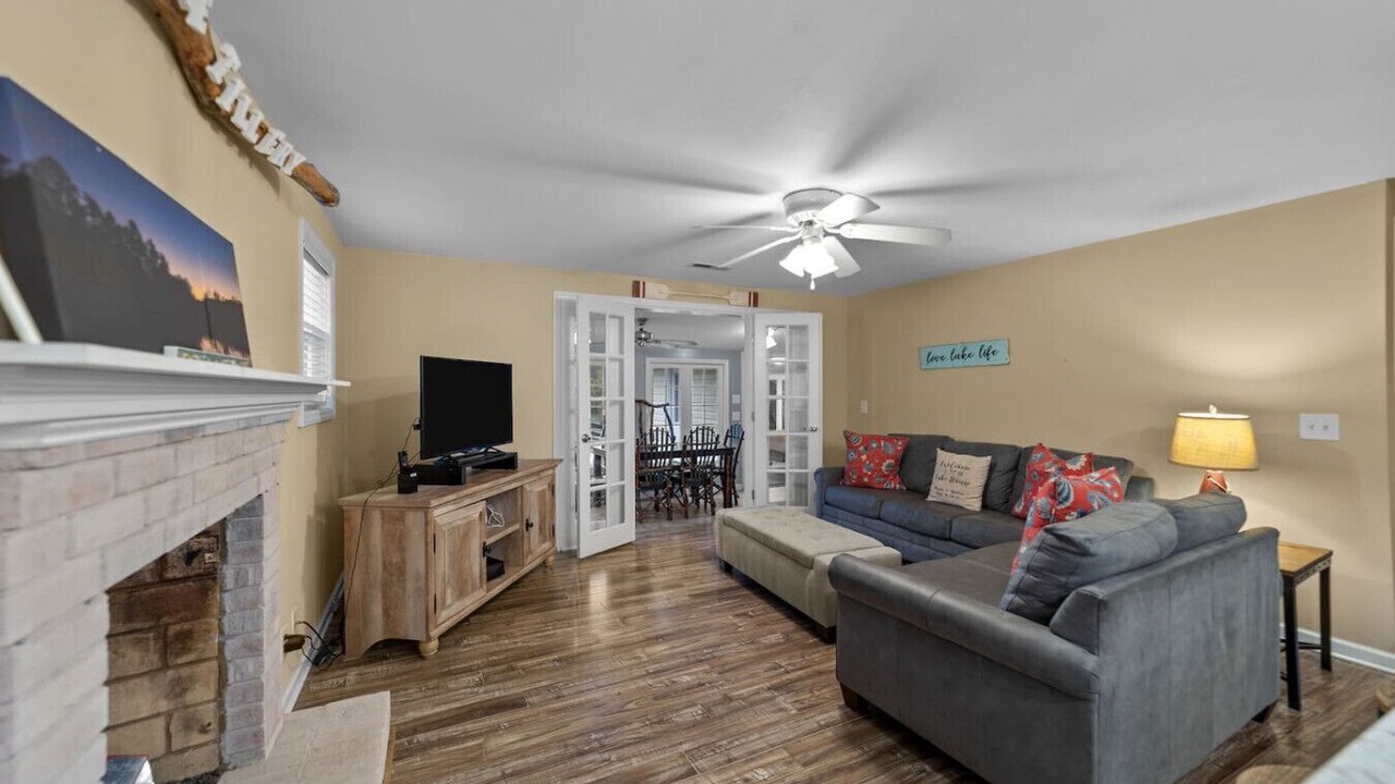 Photo of Livingroom in Albemarle