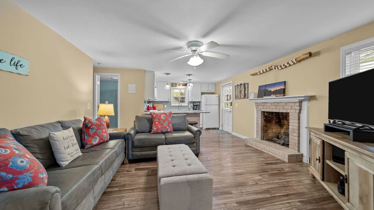Photo of Livingroom in Albemarle