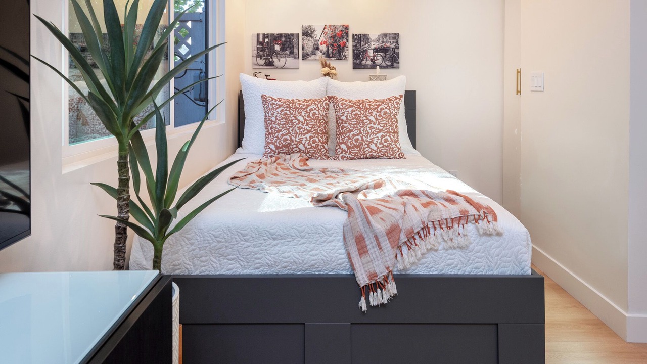 Photo of Bedroom in Pico - Robertson