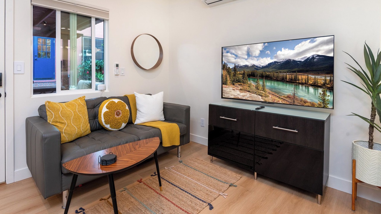 Photo of Livingroom in Pico - Robertson