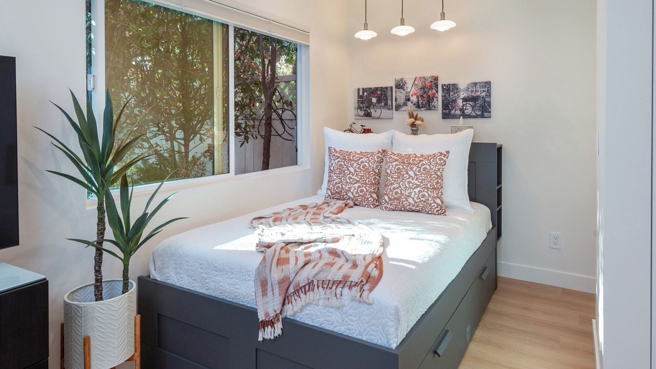 Photo of Bedroom in Pico - Robertson