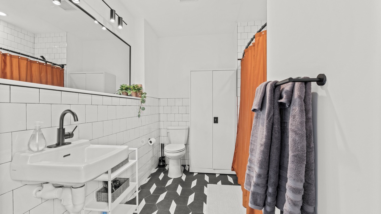 Photo of Bathroom in West Poplar