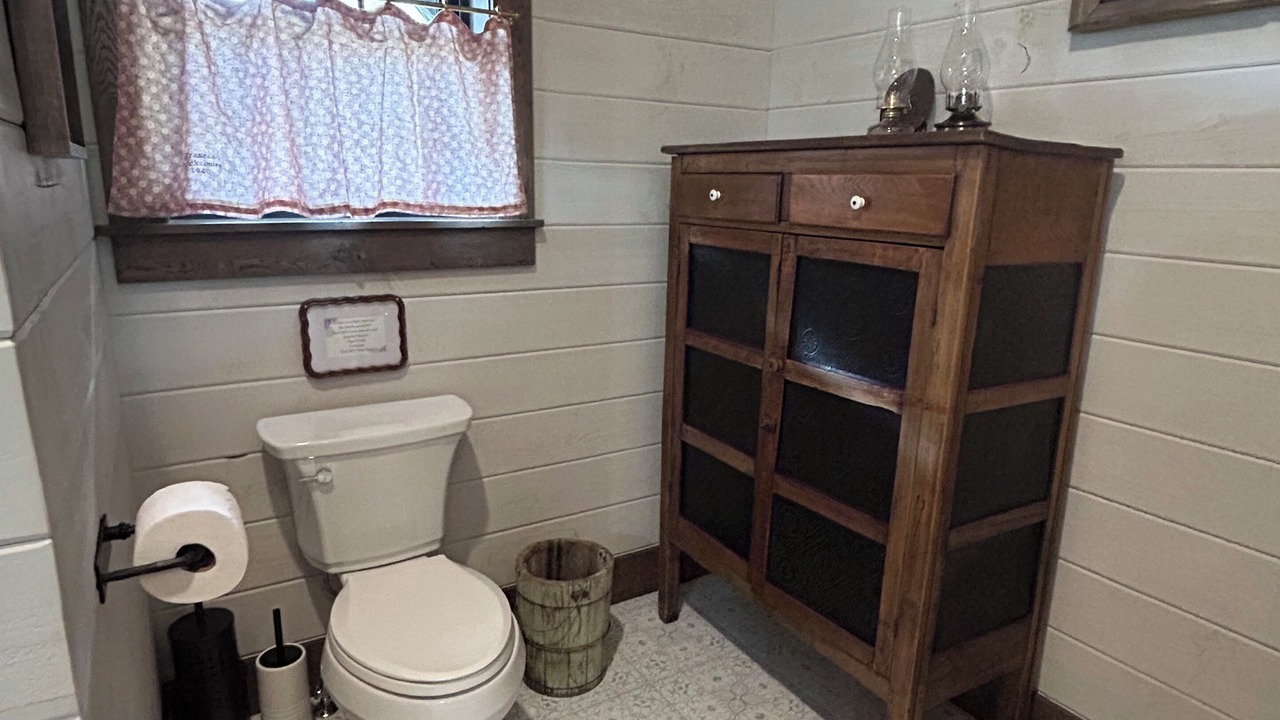 Photo of Bathroom in Gardiner