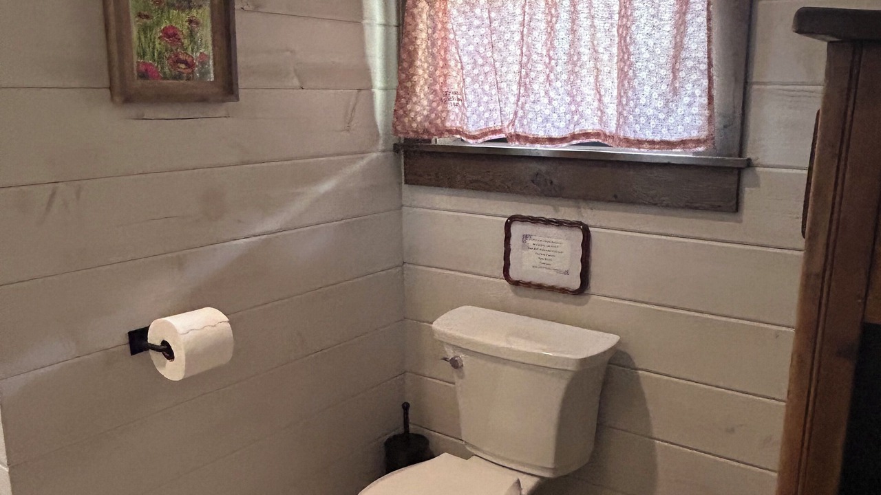 Photo of Bathroom in Gardiner