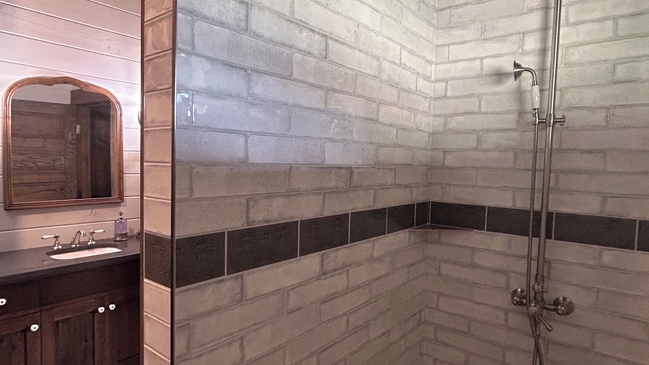 Photo of Bathroom in Gardiner