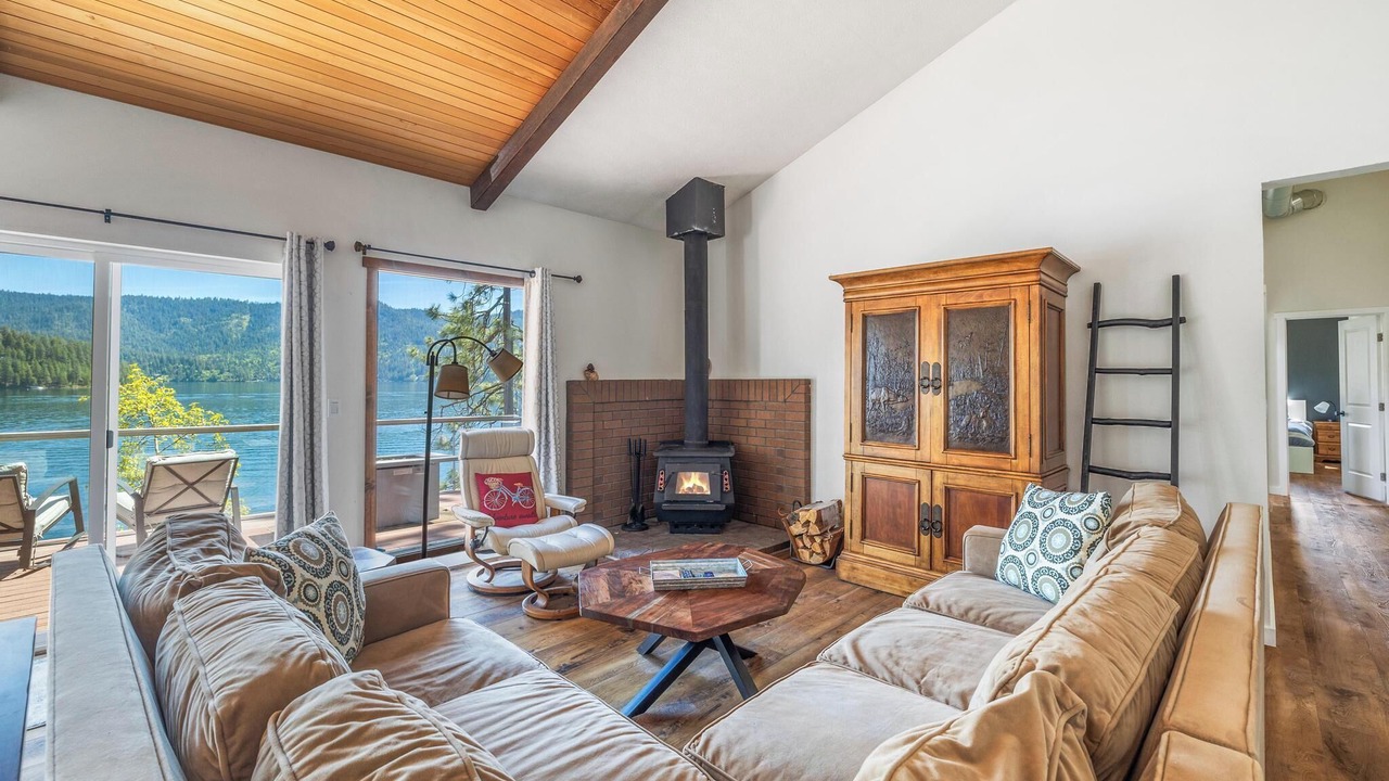 Photo of Livingroom in Hayden Lake