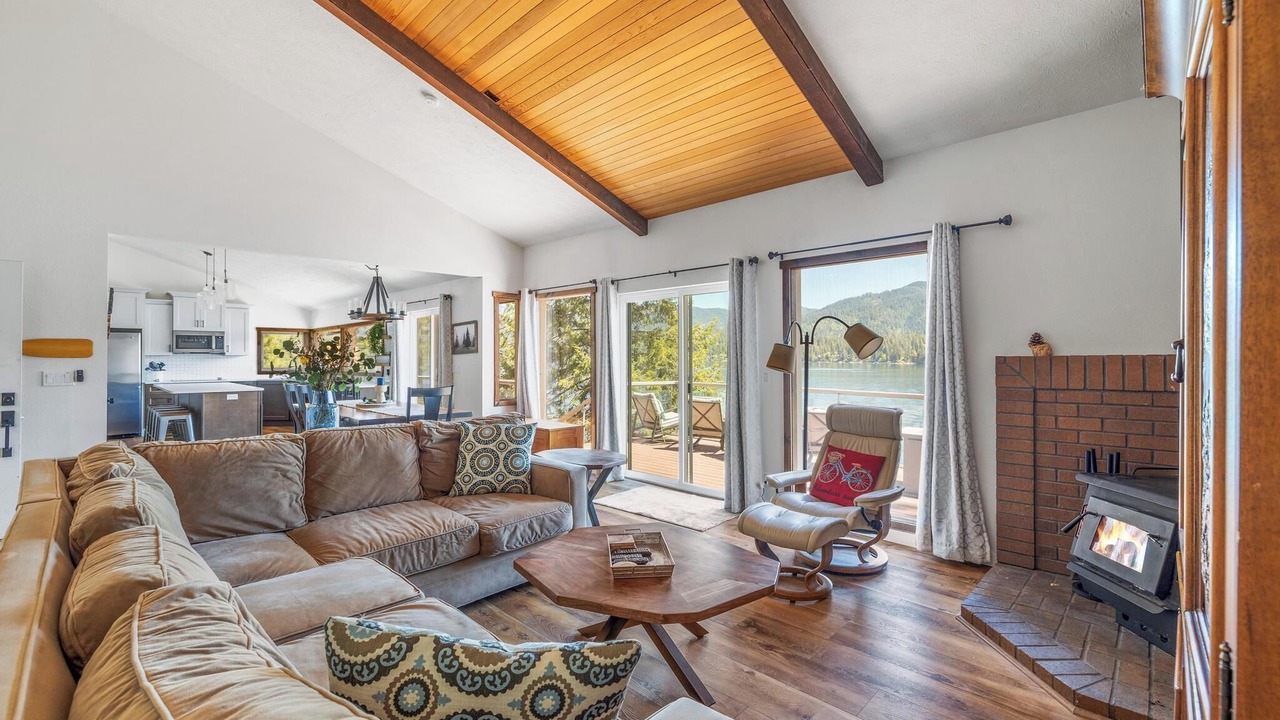 Photo of Livingroom in Hayden Lake