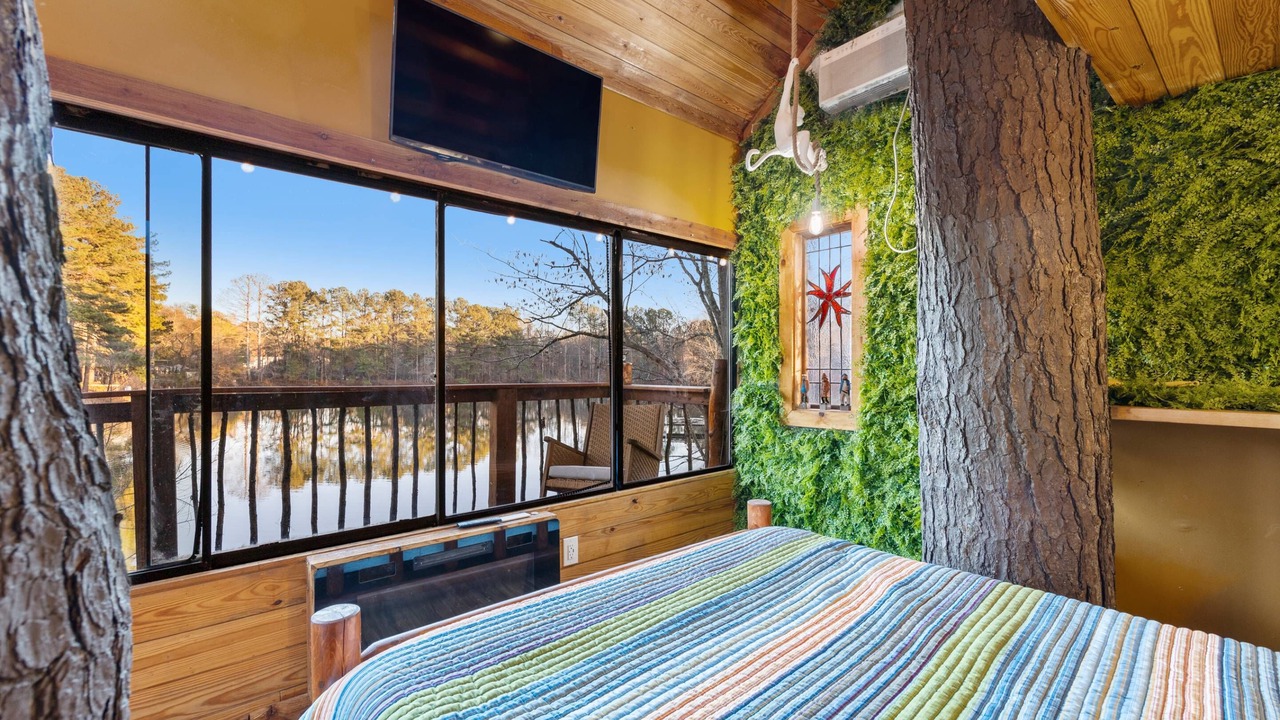 Photo of Bedroom in Lilburn