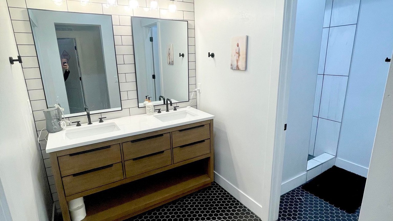 Photo of Bathroom in Mapleton