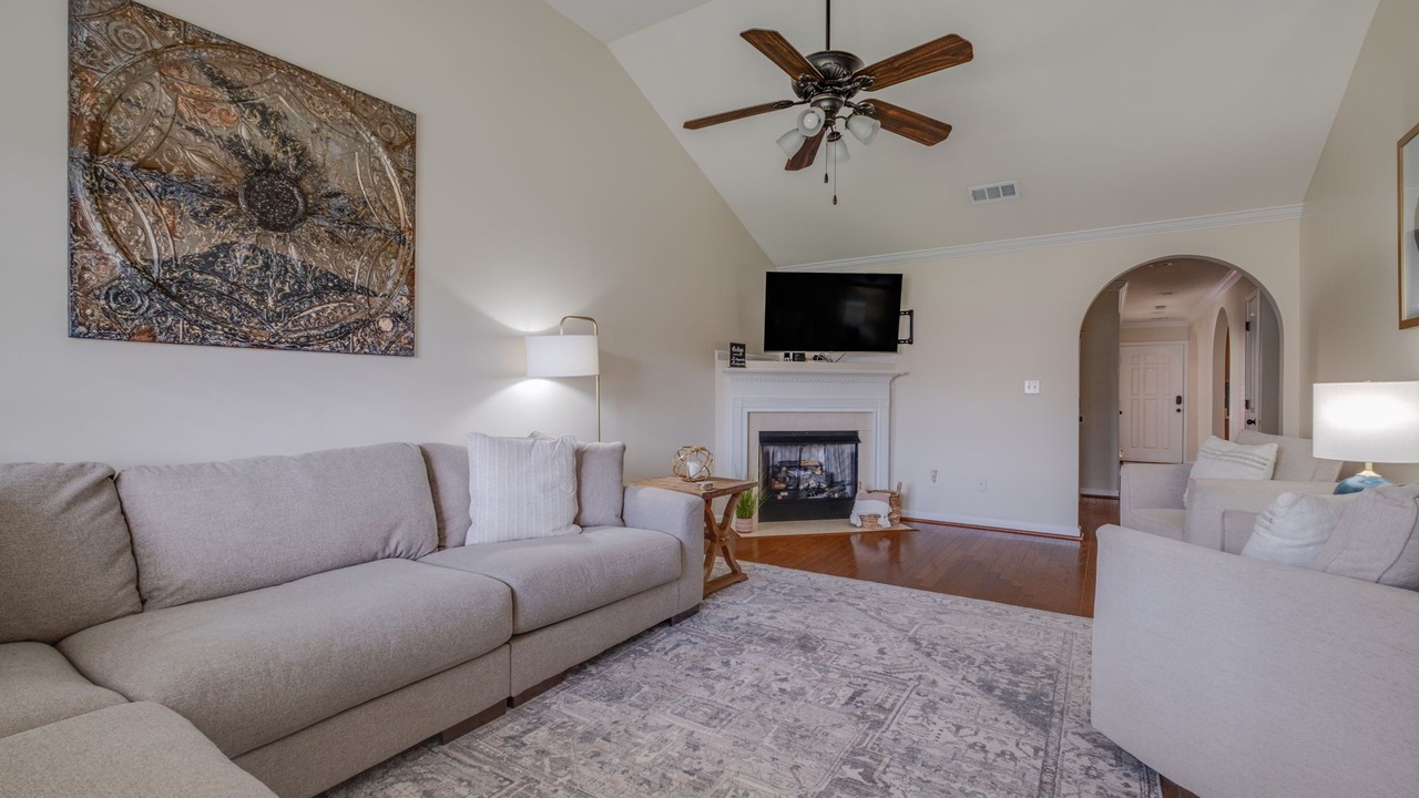 Photo of Livingroom in Hoover