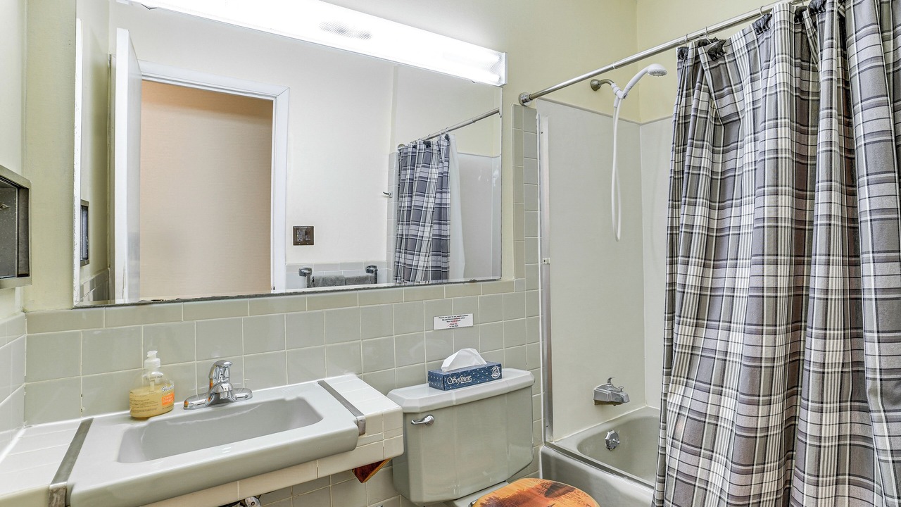 Photo of Bathroom in Shinhopple