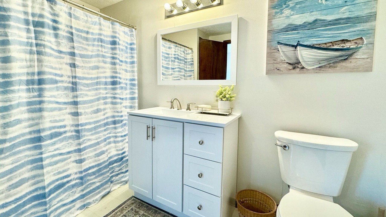 Photo of Bathroom in Lakeview
