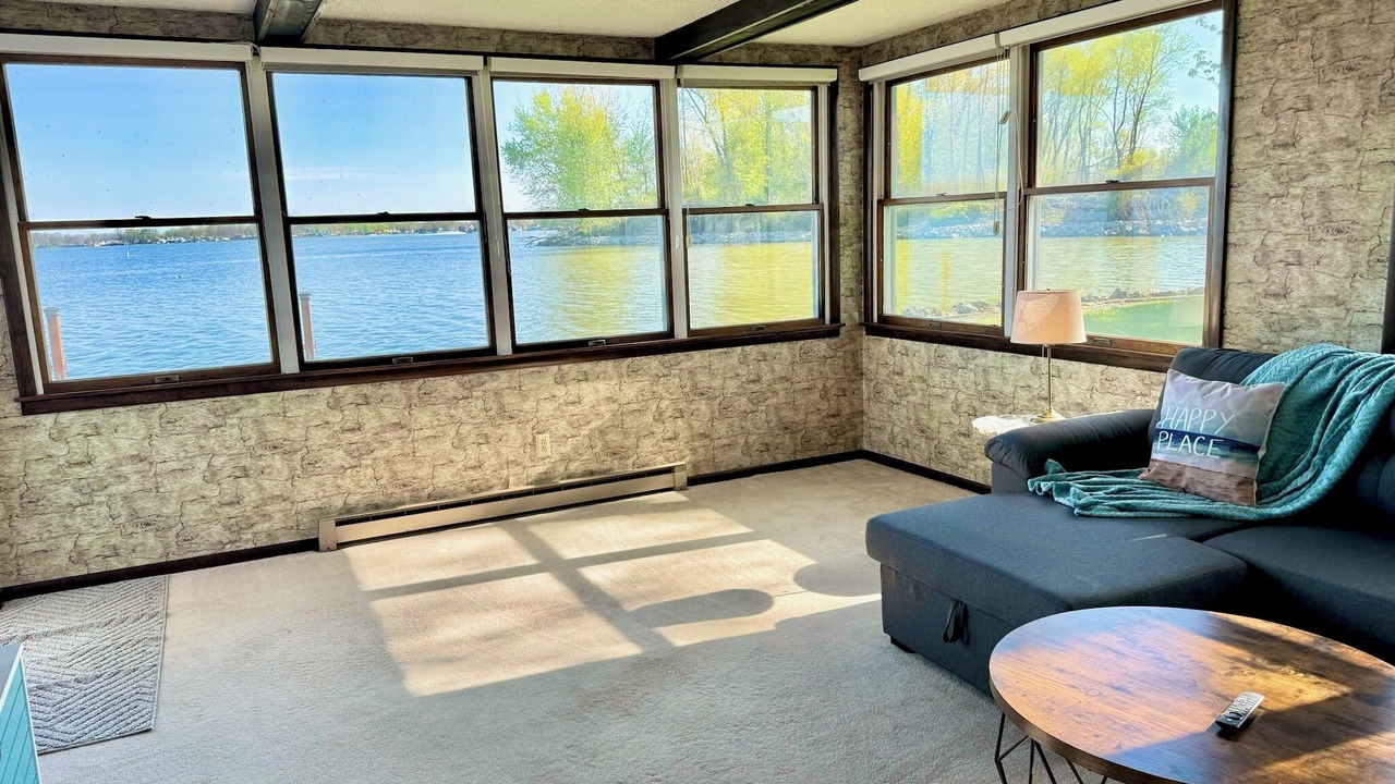 Photo of Livingroom in Lakeview