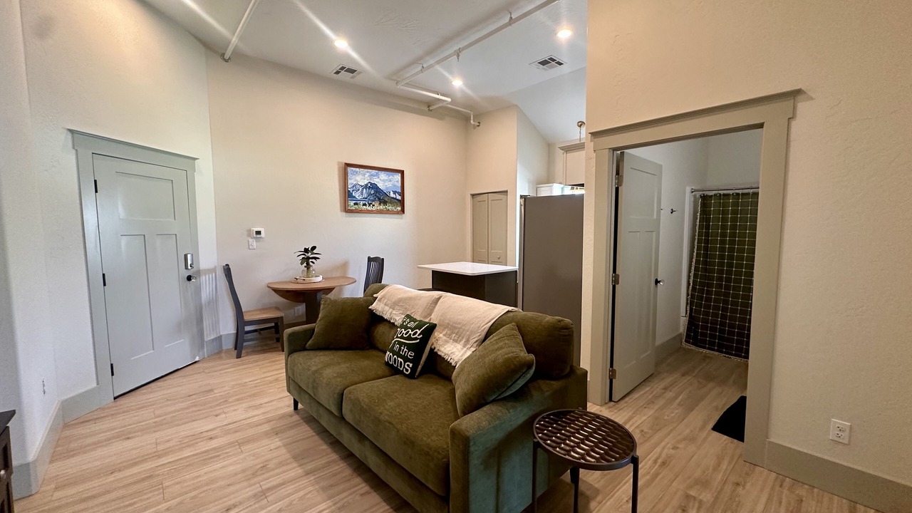 Photo of Livingroom in Frontier