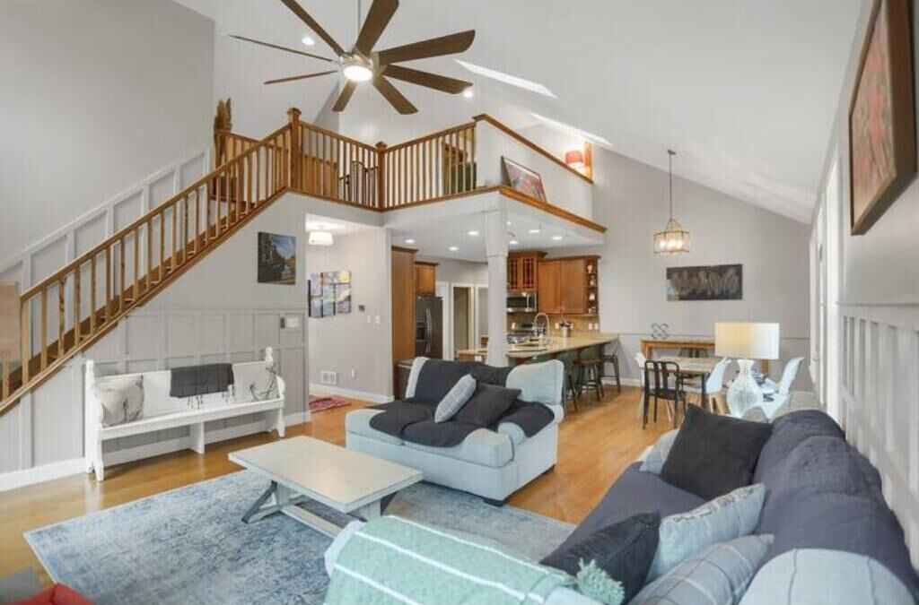 Photo of Livingroom in State College