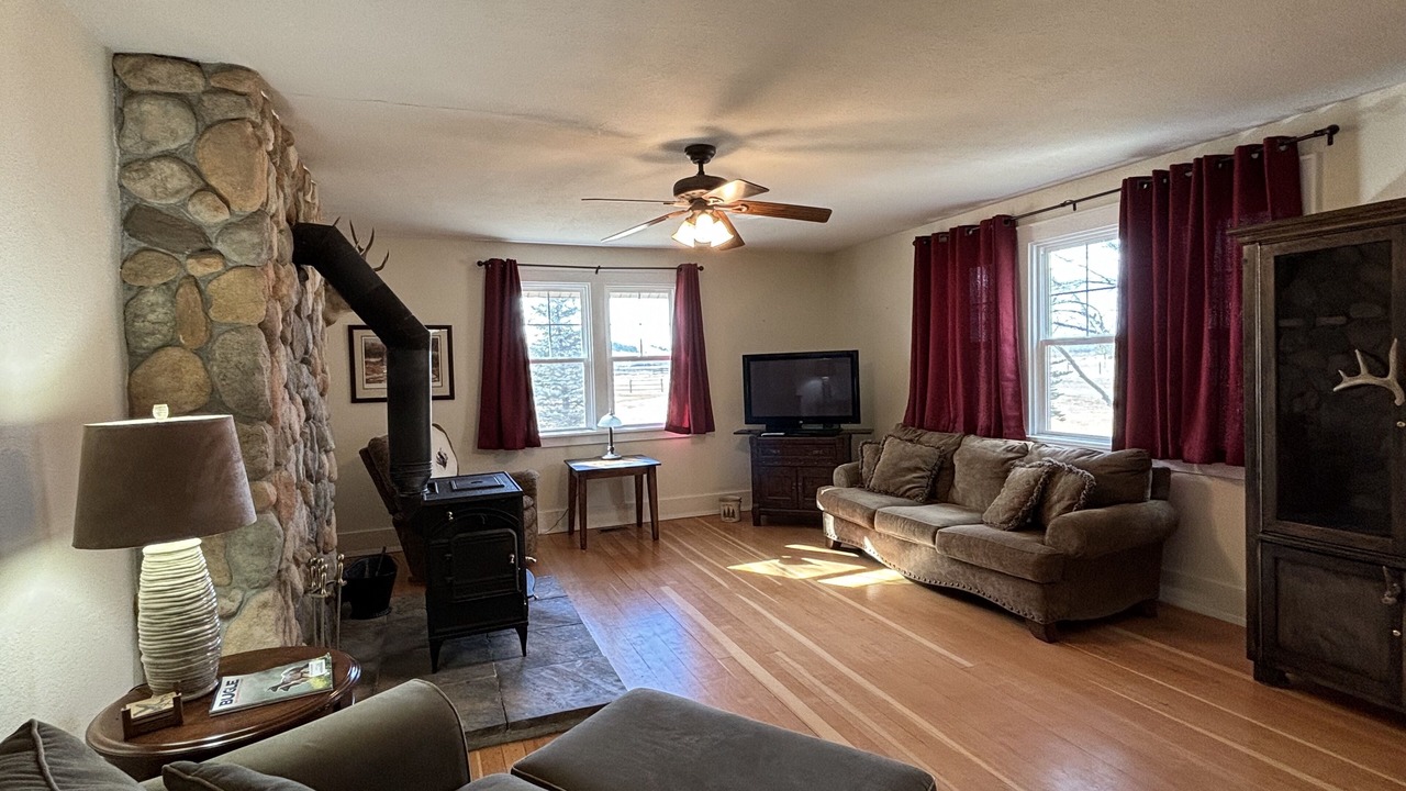 Photo of Livingroom in Sweet Grass County