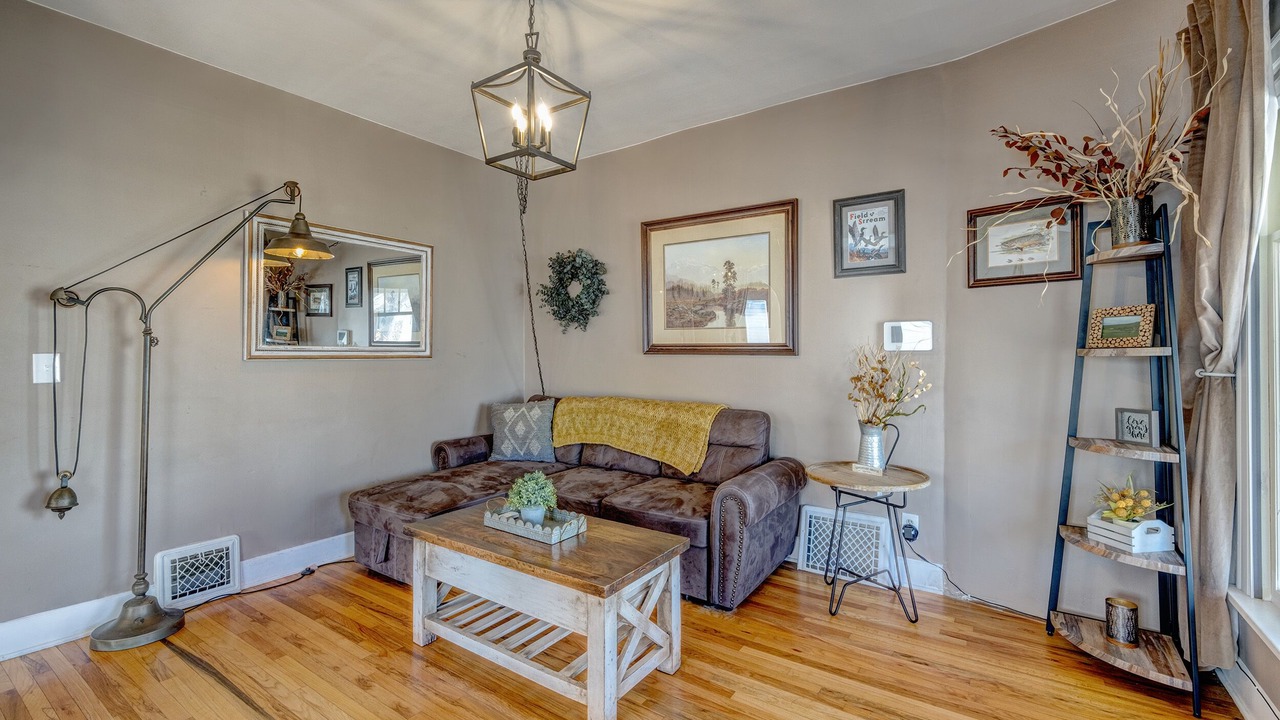 Photo of Livingroom in Sheridan