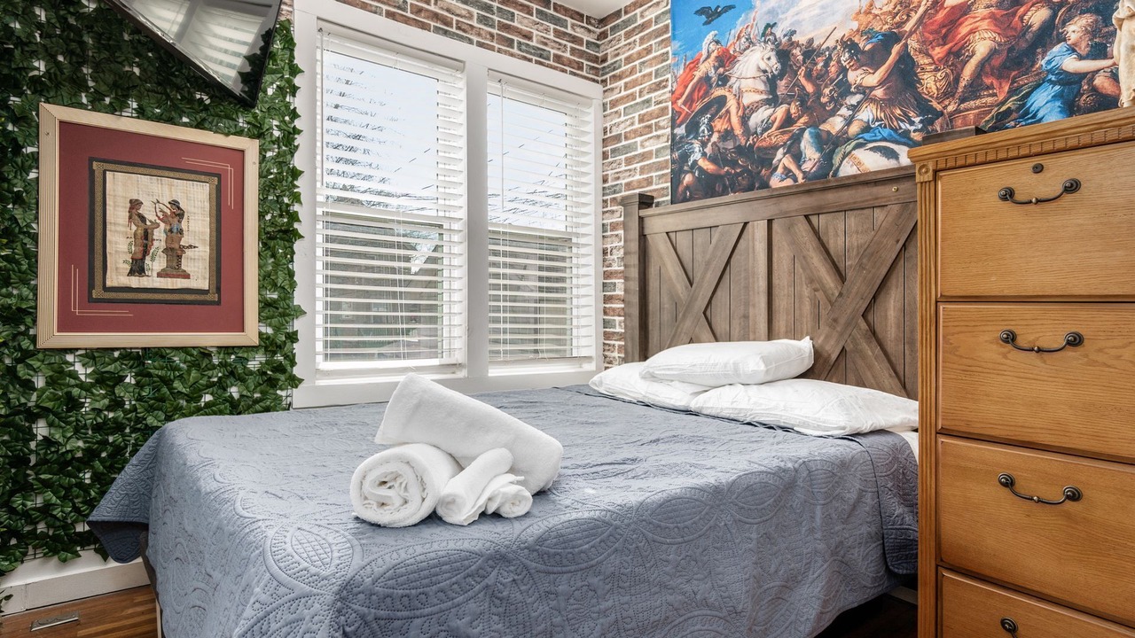 Photo of Bedroom in Glen Echo