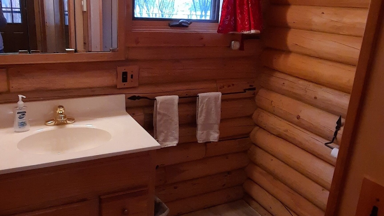 Photo of Bathroom in Saddlestring