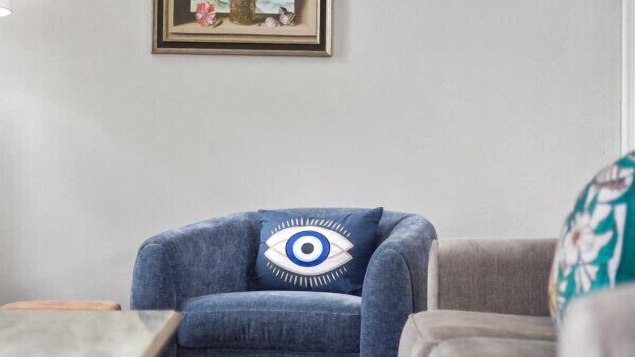 Photo of Livingroom in Central - Terry