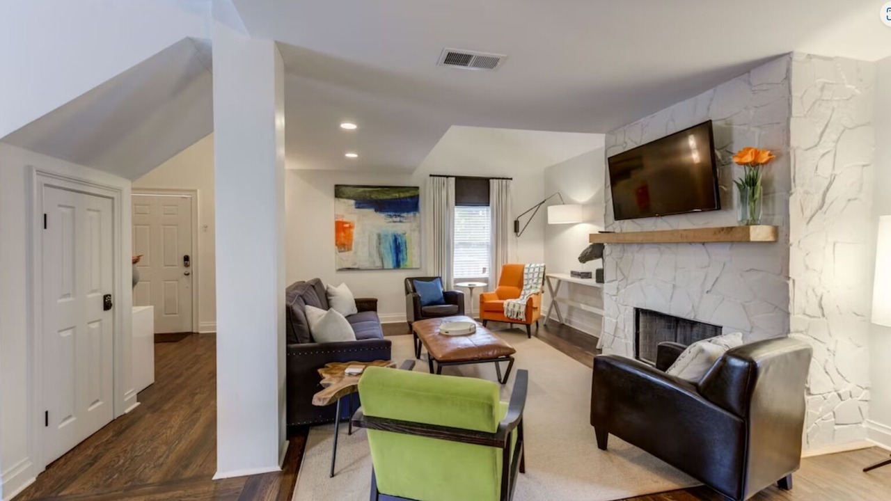 Photo of Livingroom in Midtown