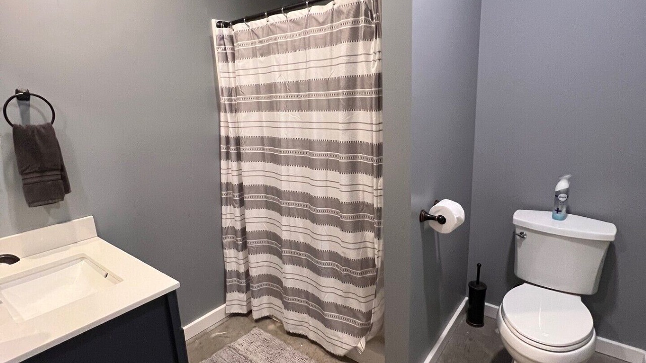 Photo of Bathroom in Newburgh