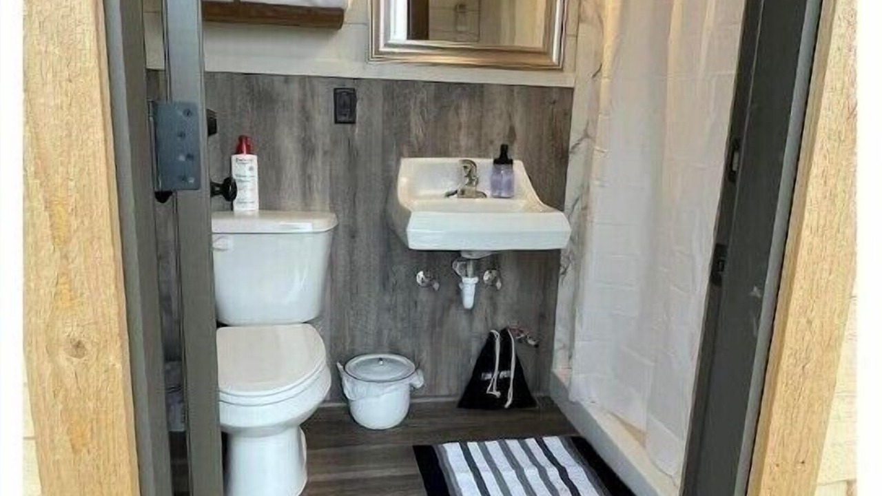 Photo of Bathroom in Salmon