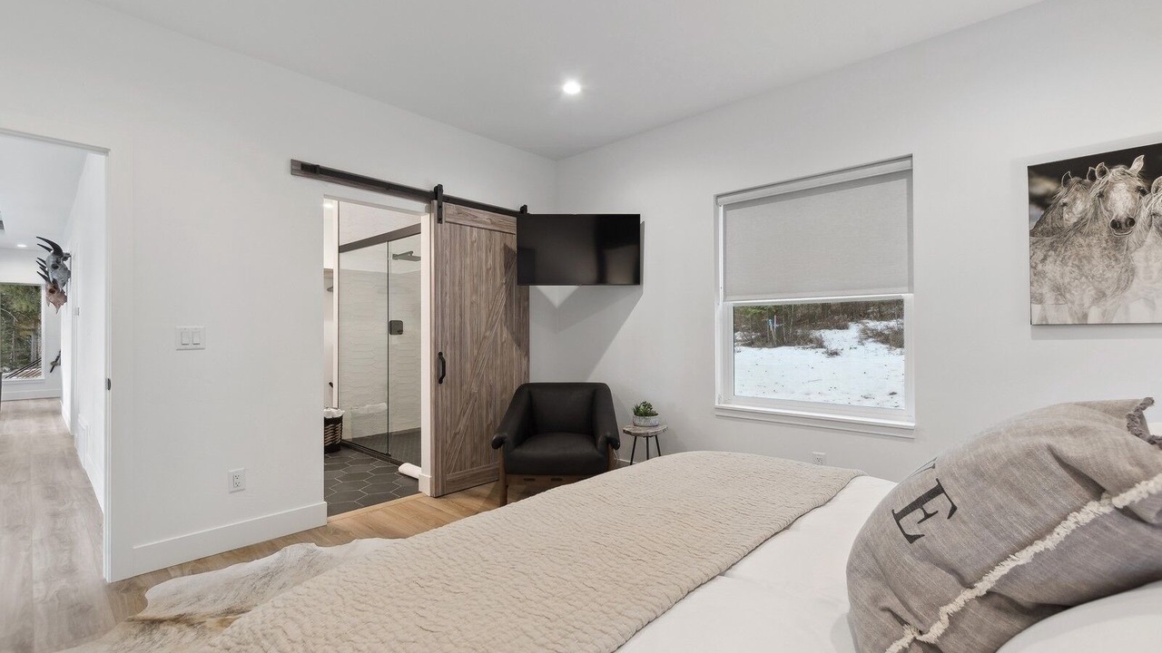 Photo of Bedroom in Lakeside