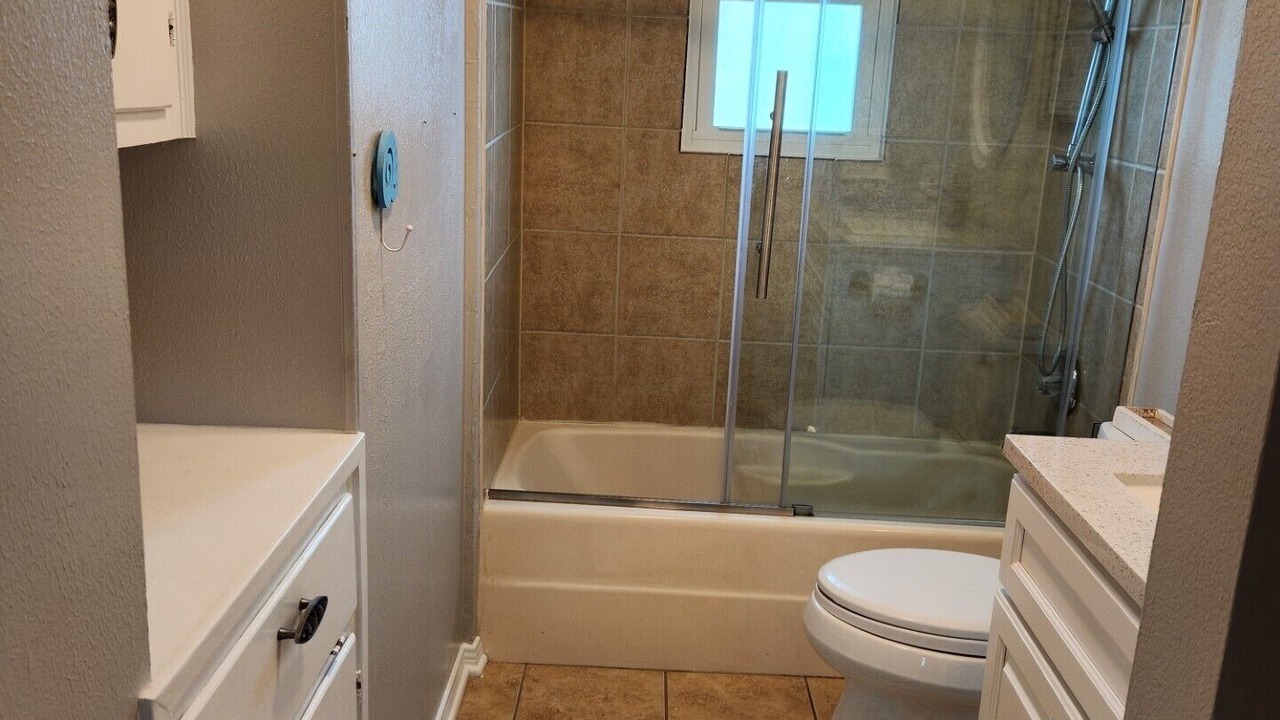 Photo of Bathroom in Pirates Beach