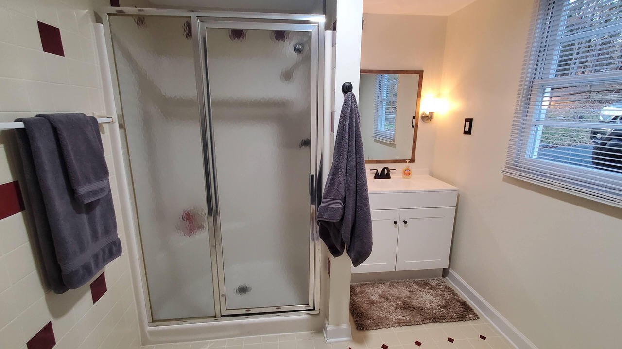 Photo of Bathroom in Clover