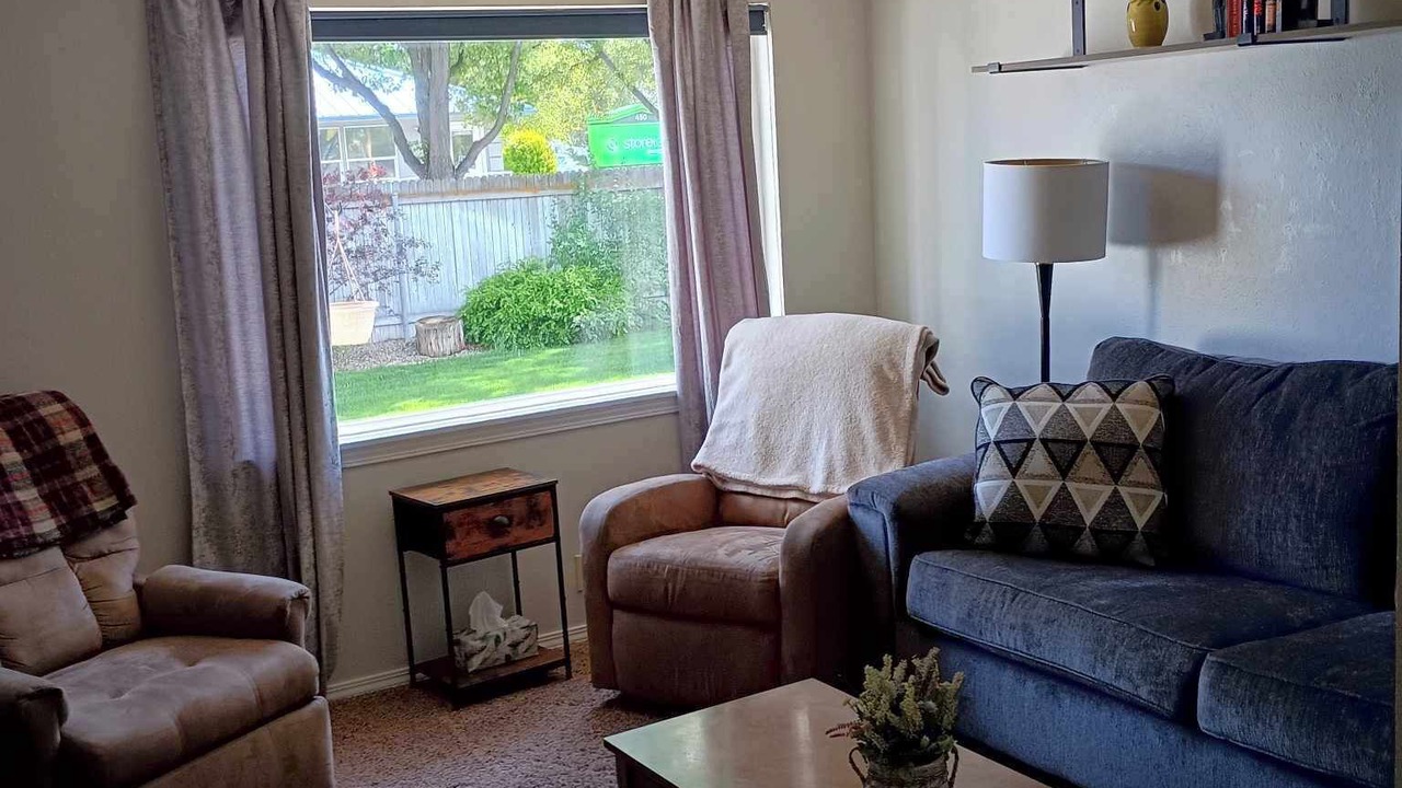 Photo of Livingroom in Maple Grove - Franklin